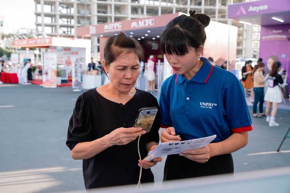 Thanh toán số VNPAY giúp tiểu thương bứt phá mùa mua sắm - 4 Thanh toán số VNPAY giúp tiểu thương bứt phá mùa mua sắm - 4