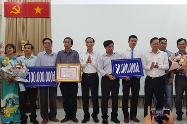 Thưởng nóng 150 triệu đồng 2 bệnh viện điều trị thành công Covid-19