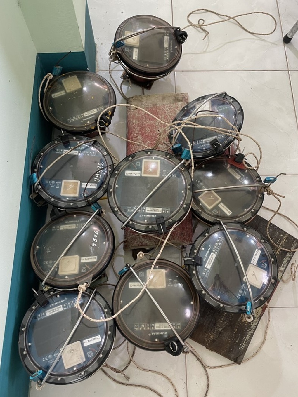 Vụ tàu cá giấu 10 thiết bị giám sát hành trình: Buộc 10 tàu cá vào bờ - 1 Vụ tàu cá giấu 10 thiết bị giám sát hành trình: Buộc 10 tàu cá vào bờ - 1