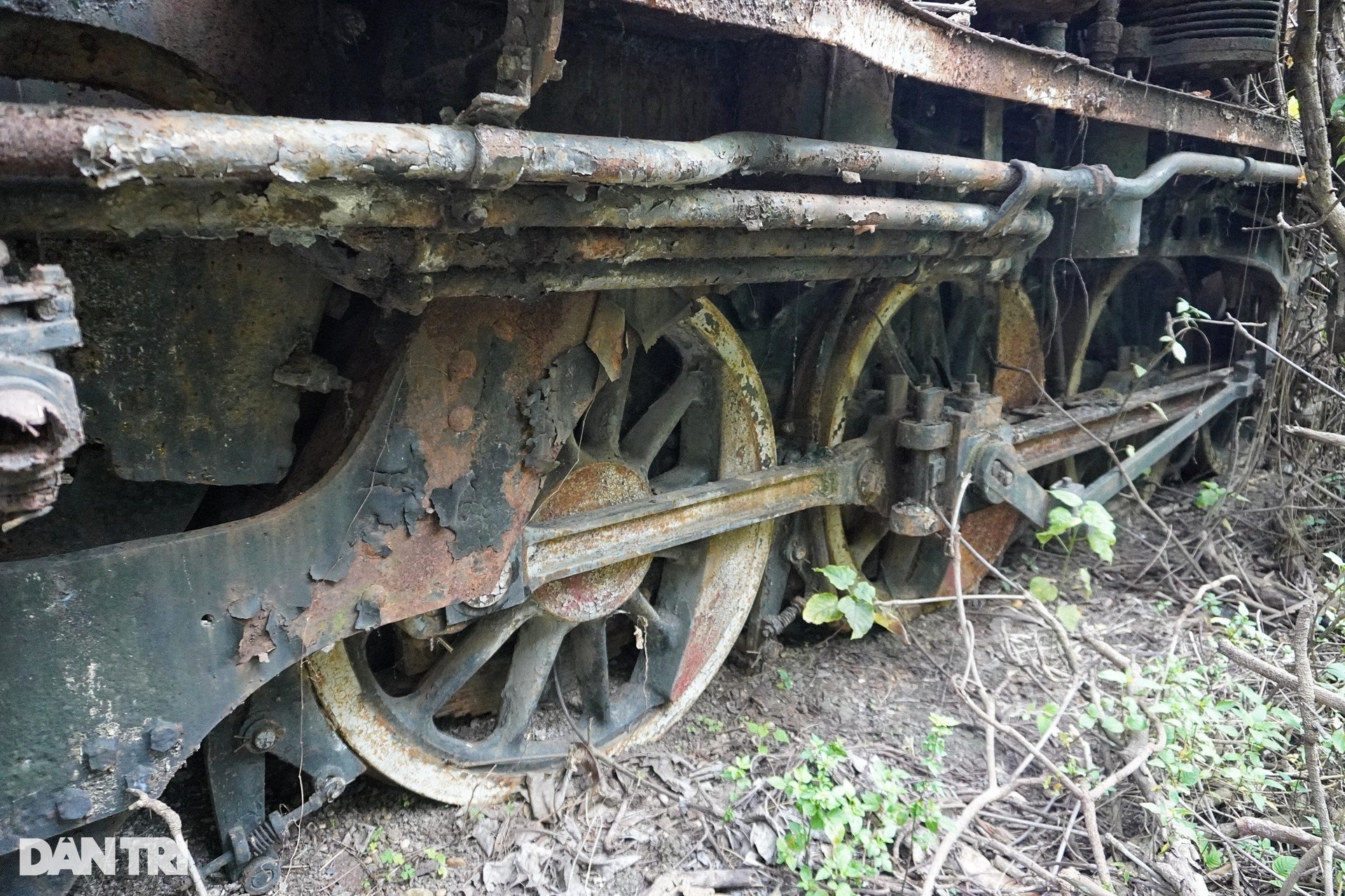 Cận cảnh chiếc tàu hỏa hơi nước bị lãng quên tại Hà Nội - 7 Cận cảnh chiếc tàu hỏa hơi nước bị lãng quên tại Hà Nội - 7