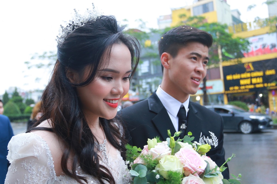 Đám cưới Duy Mạnh - Quỳnh Anh: Cặp đôi trao nhẫn, chính thức là vợ chồng - 28 Đám cưới Duy Mạnh - Quỳnh Anh: Cặp đôi trao nhẫn, chính thức là vợ chồng - 28