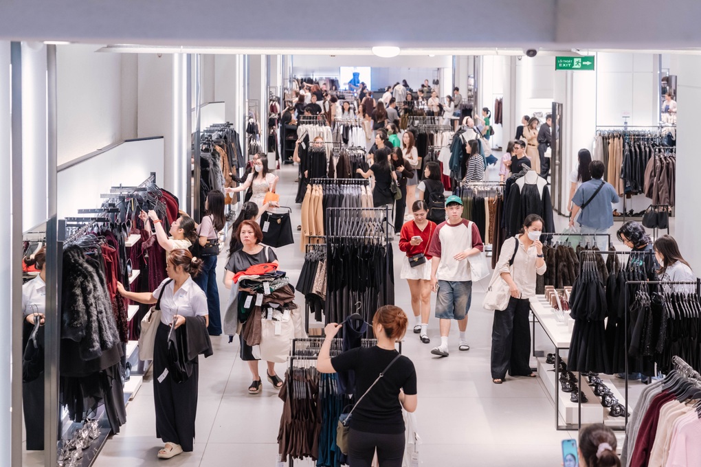 2,3 triệu lượt khách tới Vincom Black Friday 2025 - 3