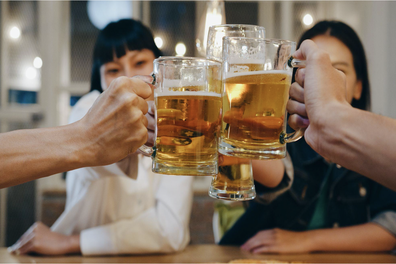 Cảnh báo thói quen ăn uống tai hại của dân văn phòng âm thầm tàn phá gan