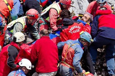 Sống sót thần kỳ nơi "địa ngục": Cuộc giải cứu hang sâu khiến "tử thần" lùi bước