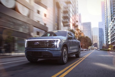 Ford tạm dừng bán mẫu F-150 Lightning do quá tải đơn đặt hàng