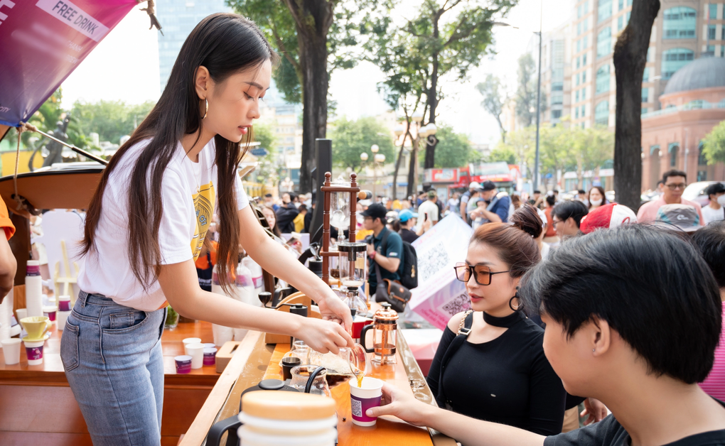 Từng mắc chứng khó đọc, Hoa hậu Ban Mai muốn giúp đỡ trẻ em khó khăn - 2 Từng mắc chứng khó đọc, Hoa hậu Ban Mai muốn giúp đỡ trẻ em khó khăn - 2