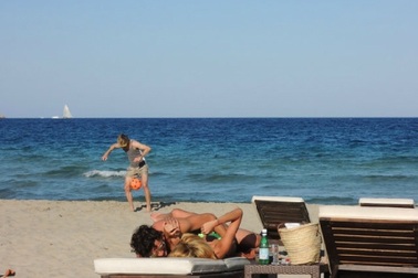 Ra nước ngoài du lịch, muốn sex hãy… cẩn thận