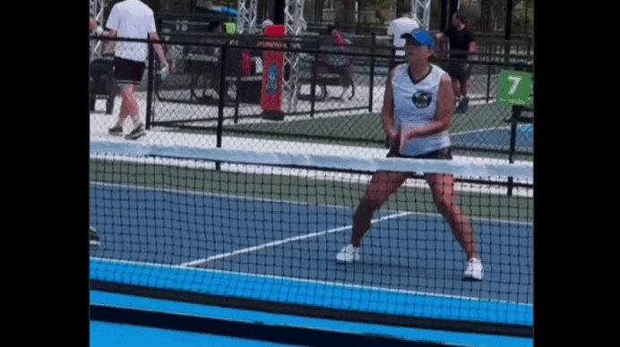 Vận động viên mang bầu truyền cảm hứng tại giải đấu pickleball ở Mỹ - 1