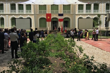 Tổng lãnh sự Pháp tại TPHCM mở sổ tang tưởng niệm nạn nhân tại Nice