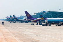 Khách quốc tế "đóng băng", hàng không Việt chật vật trở lại bầu trời