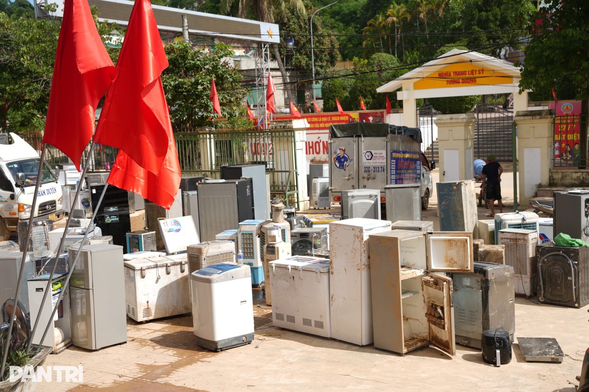 40 thợ lành nghề về Nghệ An sửa tivi, tủ lạnh miễn phí cho bà con sau lũ - 9
