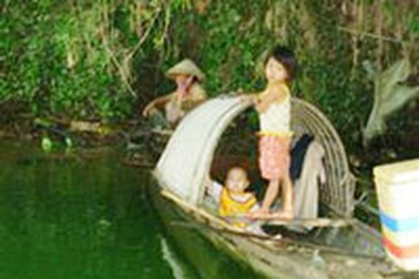 Nhọc nhằn nghề lặn hến 