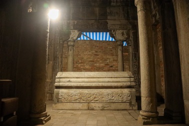 Lăng mộ đá cổ 100 tuổi giữa lòng Hà Nội