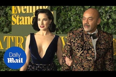 Dita Von Teese diện váy gợi cảm