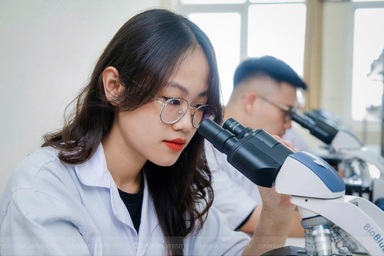 Điểm chuẩn một ngành học cao hơn cả điểm của thủ khoa, vì sao?