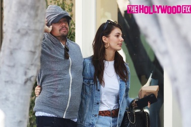 Leonardo DiCaprio & Camila Morrone đi mua sắm
