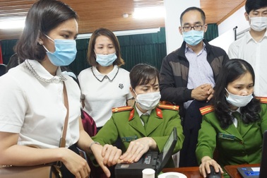Lo ngại dịch Covid-19, TP Vinh xin tạm dừng làm căn cước