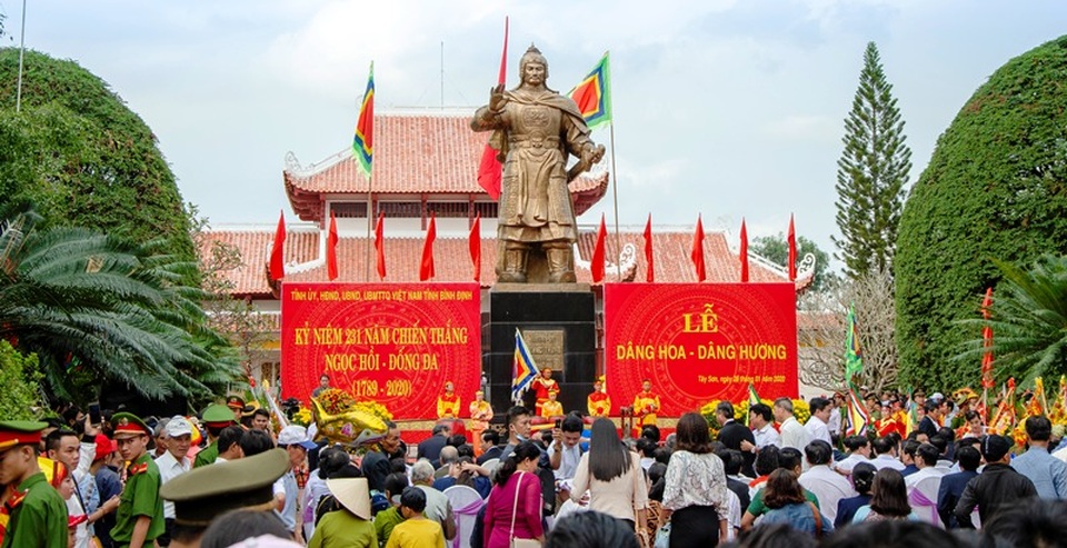 Vạn người nô nức dự lễ hội chiến thắng Ngọc Hồi - Đống Đa - 1 Vạn người nô nức dự lễ hội chiến thắng Ngọc Hồi - Đống Đa - 1