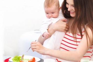 Phụ nữ sau sinh ăn gì để sức khỏe hồi phục toàn diện