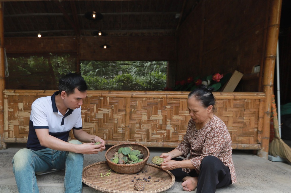 Bỏ việc ngàn USD, 8X đi khắp Việt Nam thực hiện ý tưởng lạ từ hoa sen - 1