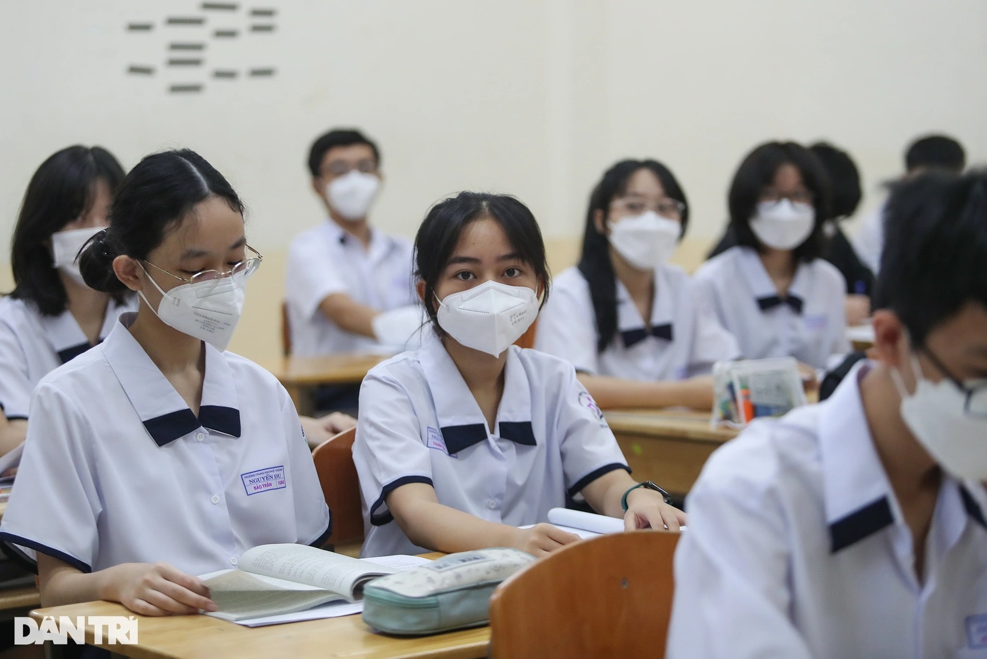 Căng dây phân luồng cho học sinh trở lại lớp học sau nhiều tháng học online - 6 Căng dây phân luồng cho học sinh trở lại lớp học sau nhiều tháng học online - 6