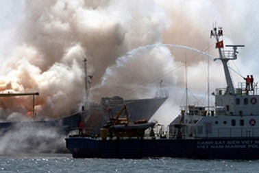 Cảnh sát biển Việt - Hàn giữa trập trùng khói lửa