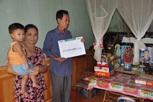 Tiếp tục trao hơn 111 triệu đồng đến 3 cháu nhỏ có bố mẹ tử nạn