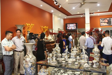 Đầu tư sinh lời từ mô hình kinh doanh gốm men rạn cao cấp