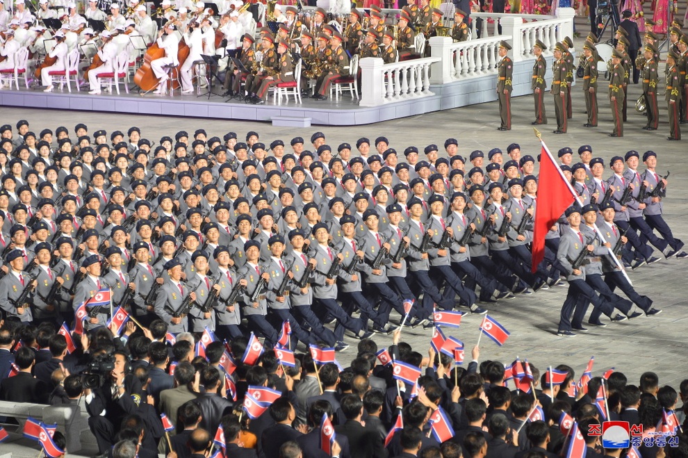 Cảnh duyệt binh hoành tráng trong đêm của Triều Tiên - 10 Cảnh duyệt binh hoành tráng trong đêm của Triều Tiên - 10