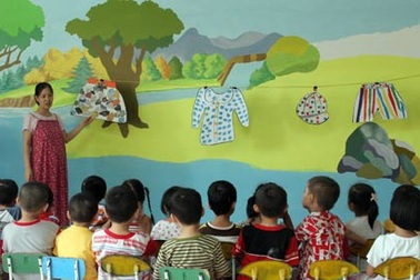 Phía sau nhà trẻ tư