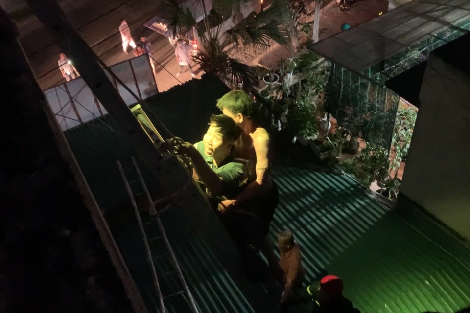 5 người thoát chết trong đám cháy lúc rạng sáng - 2