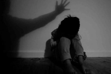 Người mẹ máu lạnh đánh con gái 3 tuổi đến chết