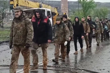 Binh sĩ Ukraine tại "pháo đài" Azovstal tiết lộ cuộc sống sau khi ra hàng