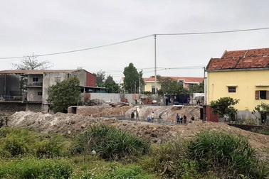 Quảng Bình: Ngang nhiên lấn chiếm đất thuỷ lợi xây dựng móng nhà!