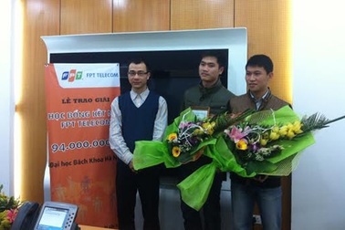 Trao học bổng Kết Nối đến sinh viên Bách khoa Hà Nội