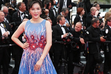 Lý Nhã Kỳ xuất hiện trong đêm bế mạc LHP quốc tế Cannes