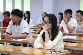 Phổ điểm “vênh” lạ ở kỳ thi đánh giá năng lực lớn nhất cả nước