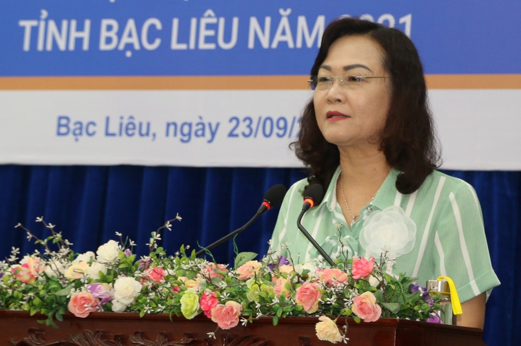 Bà Lê Thị Ái Nam: Mạnh dạn thay cán bộ có hành vi nhũng nhiễu người dân - 2 Bà Lê Thị Ái Nam: Mạnh dạn thay cán bộ có hành vi nhũng nhiễu người dân - 2