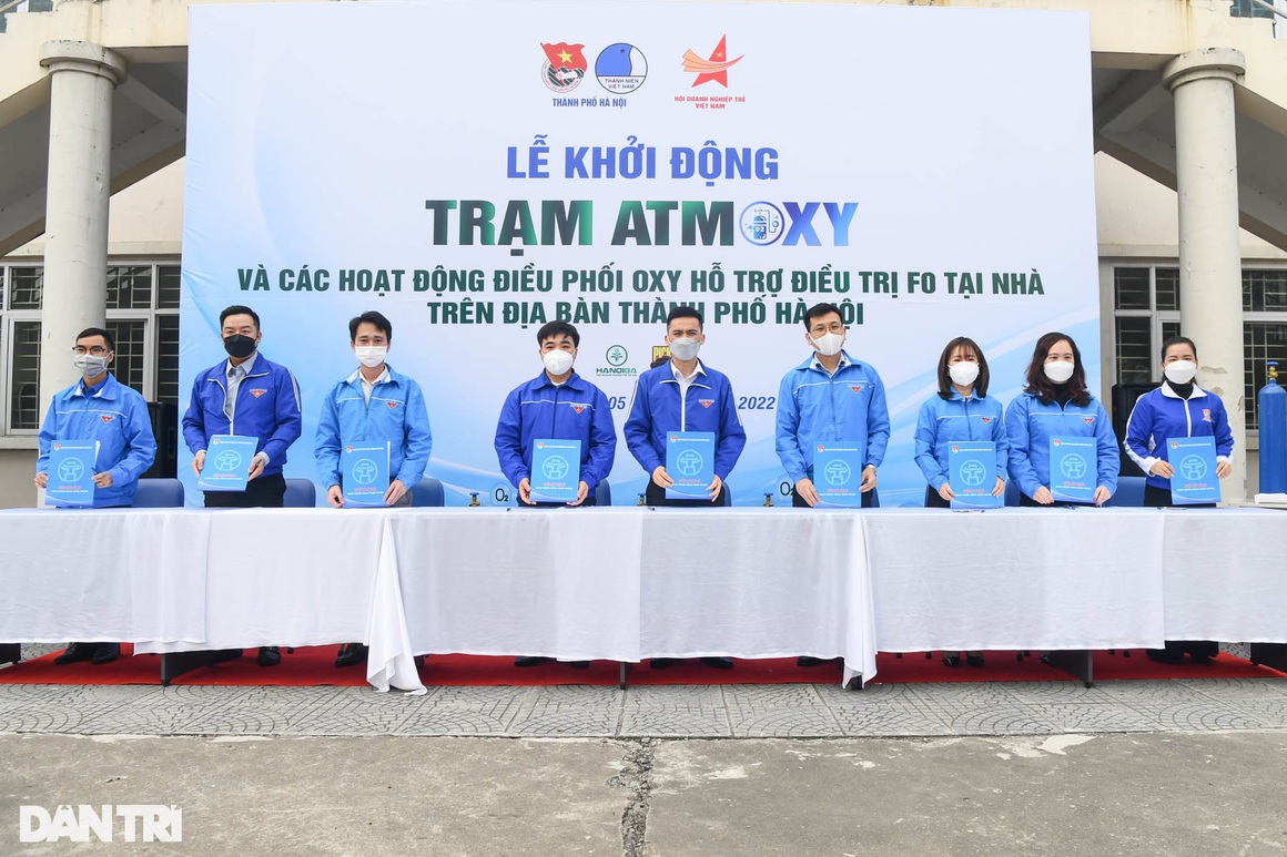 Cận cảnh 1.200 bình oxy cấp miễn phí để điều trị cho các F0 tại Hà Nội - 3 Cận cảnh 1.200 bình oxy cấp miễn phí để điều trị cho các F0 tại Hà Nội - 3