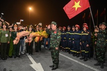 Đoàn cứu hộ động đất ở Myanmar trở về an toàn