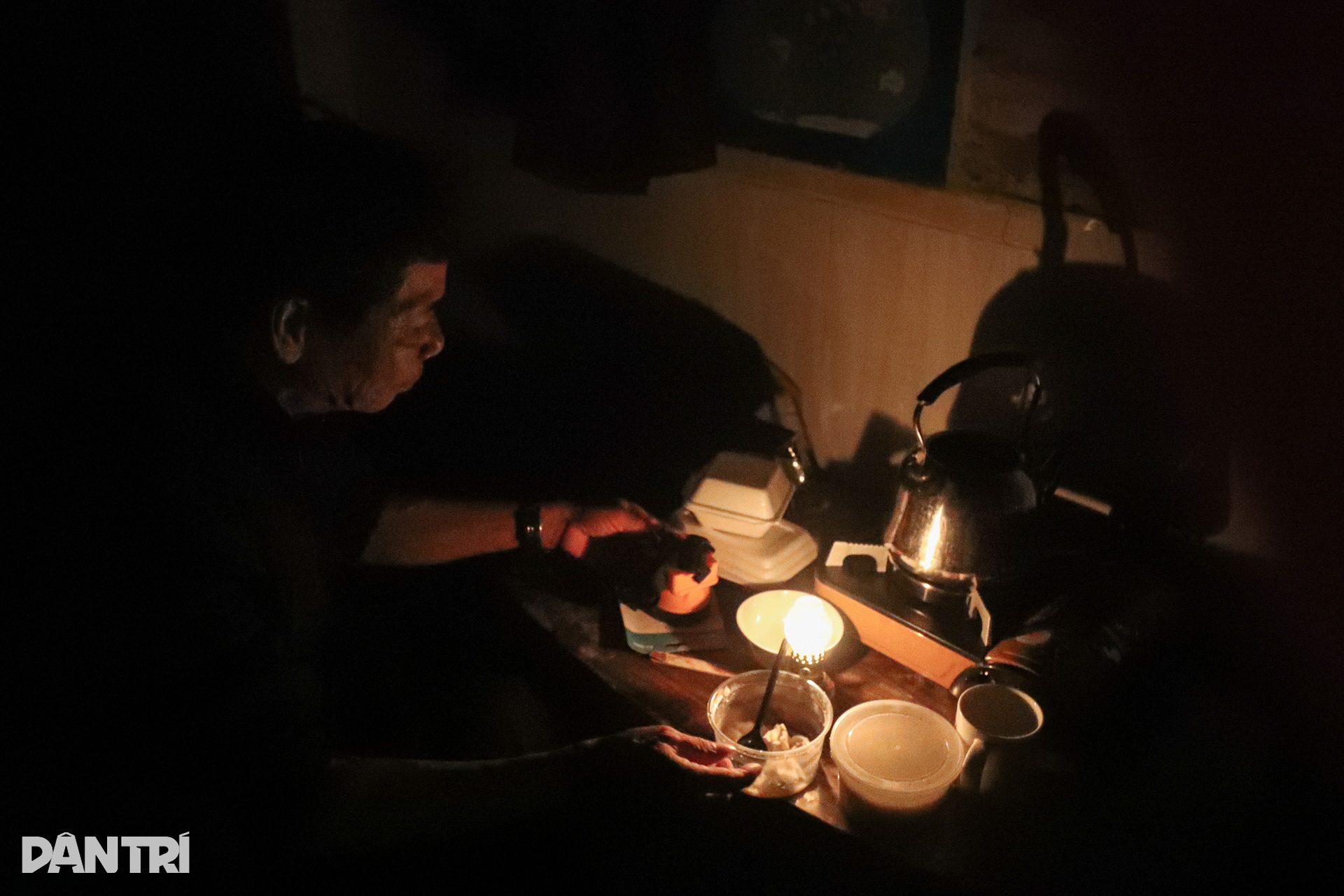 Những đêm không ngủ của người dân rốn lũ Hòa Thịnh - 6