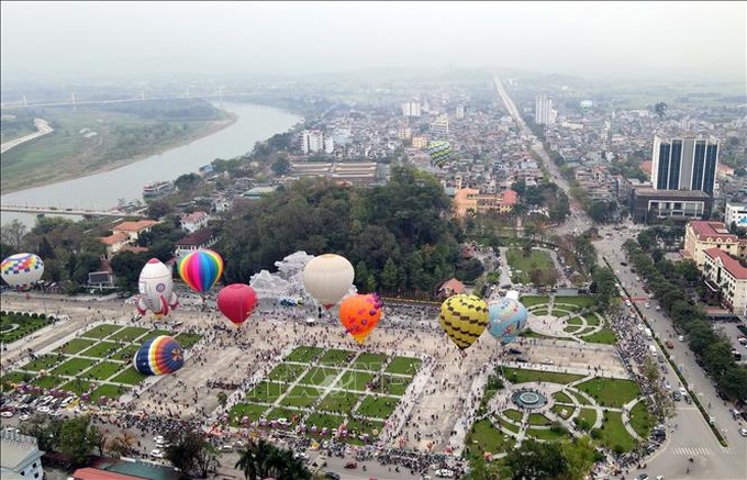 Toàn cảnh Quảng trường Nguyễn Tất Thành ở thành phố Tuyên Quang. Ảnh: Vũ Quang/TTXVN
