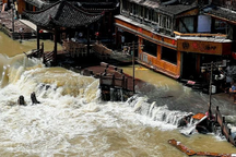 Mưa lũ càn quét miền nam Trung Quốc, ít nhất 25 người thiệt mạng