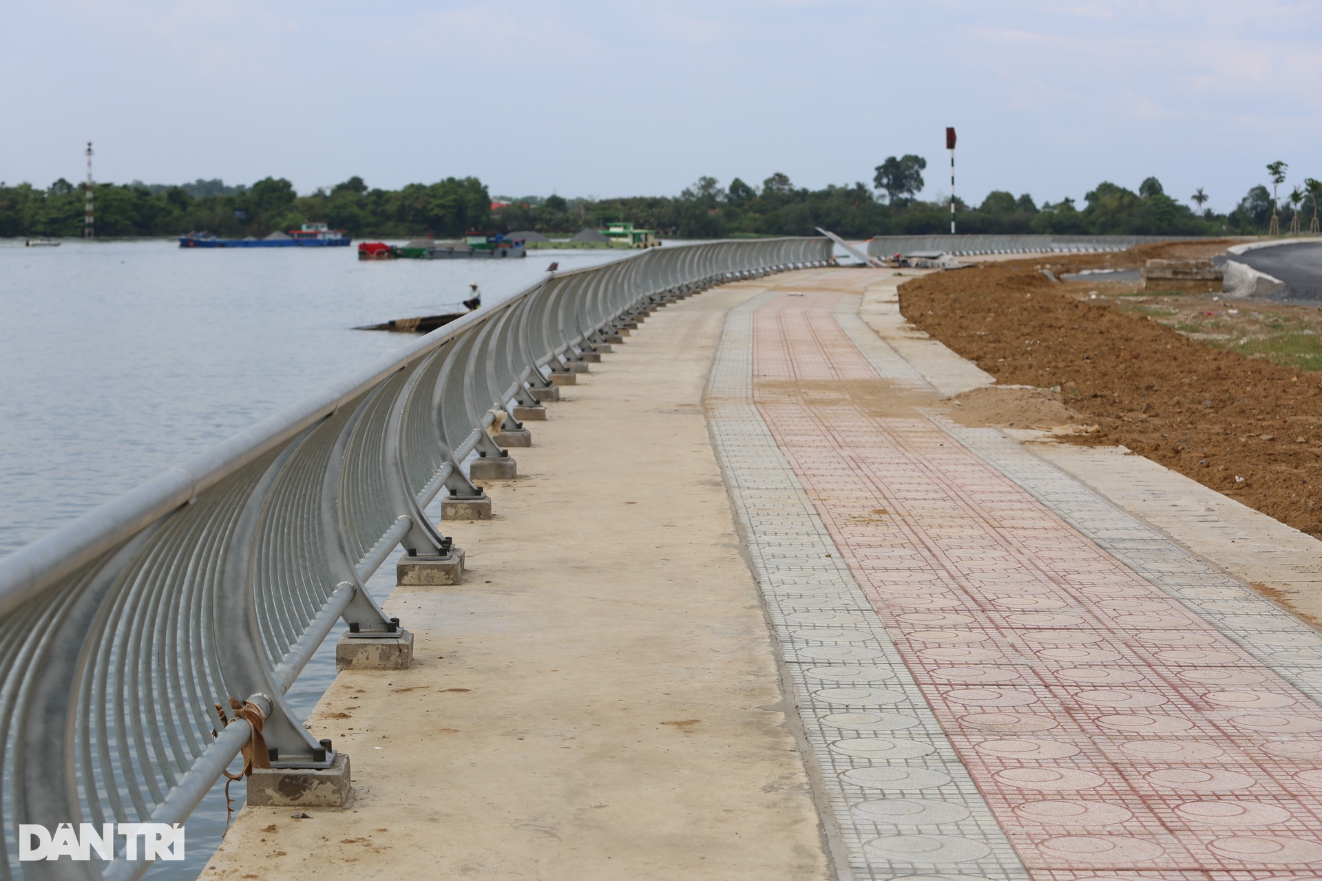 5km đường ven sông Đồng Nai làm hơn 3 năm chưa xong - 11 5km đường ven sông Đồng Nai làm hơn 3 năm chưa xong - 11