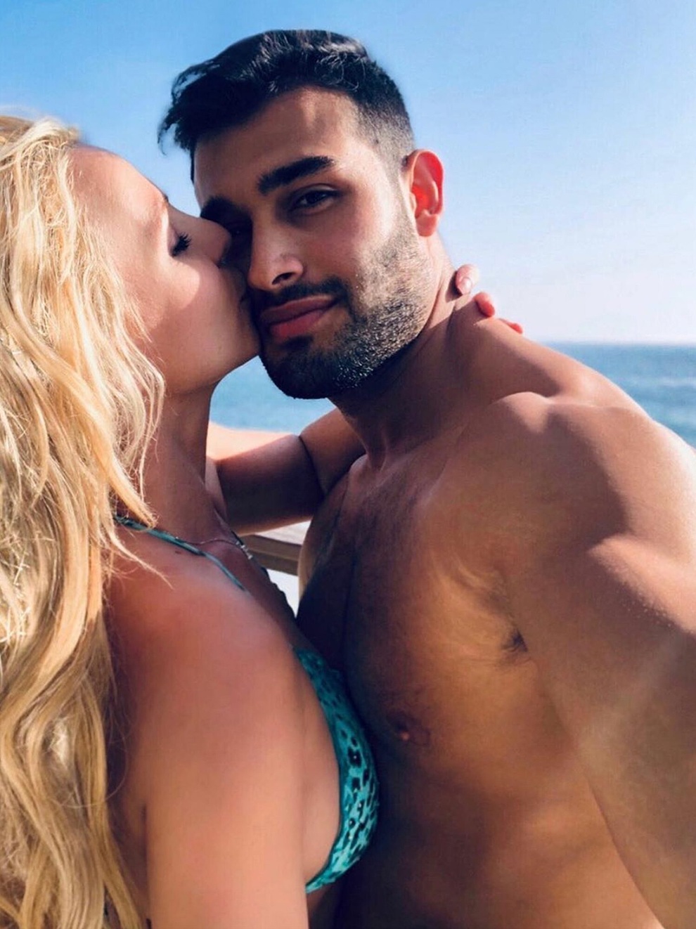 Bạn trai 6 múi trở thành chỗ dựa tinh thần của Britney Spears - 2 Bạn trai 6 múi trở thành chỗ dựa tinh thần của Britney Spears - 2