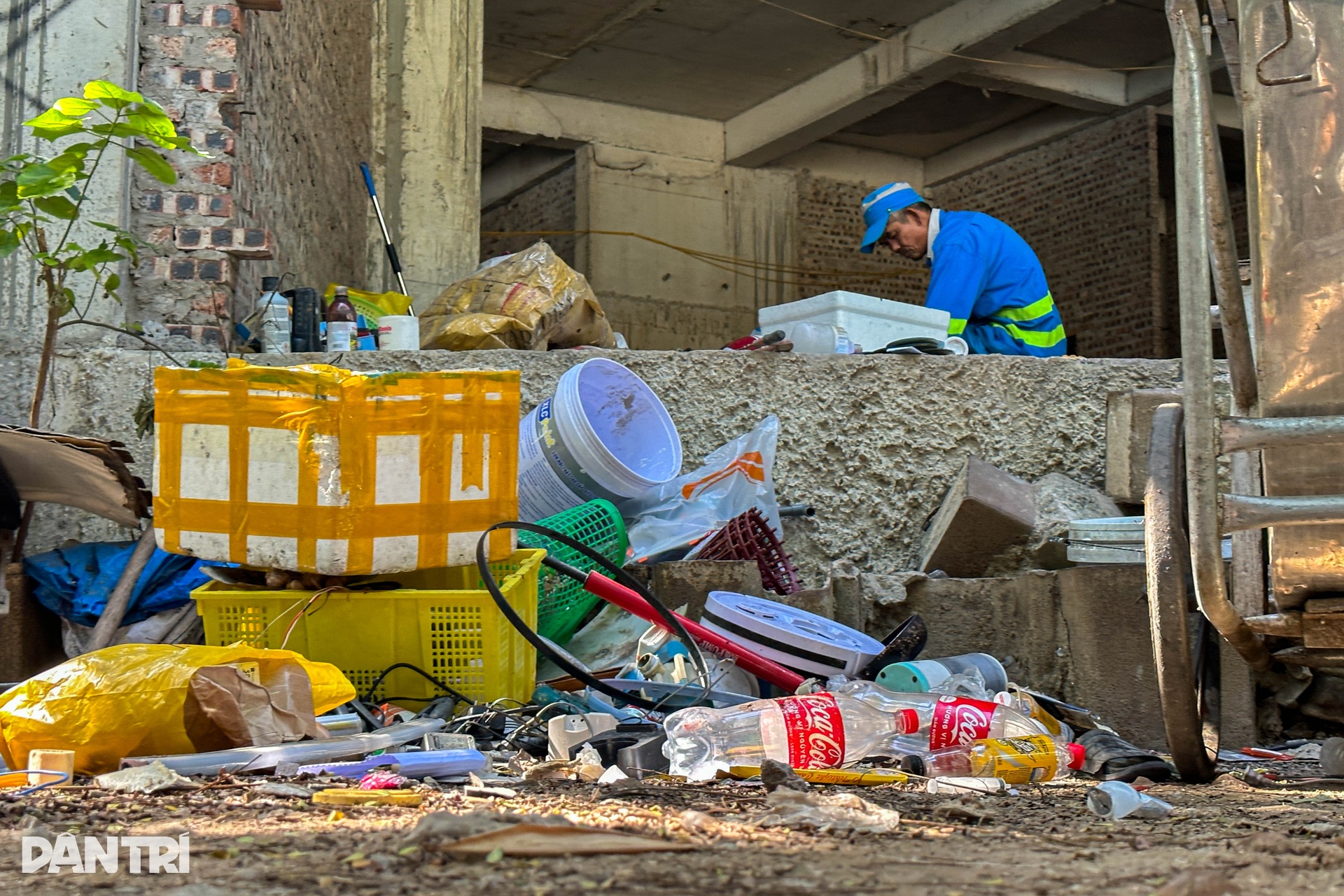 Cận cảnh khu nhà ở cho cán bộ bị bỏ hoang trên đất vàng Hà Nội - 10 Cận cảnh khu nhà ở cho cán bộ bị bỏ hoang trên đất vàng Hà Nội - 10