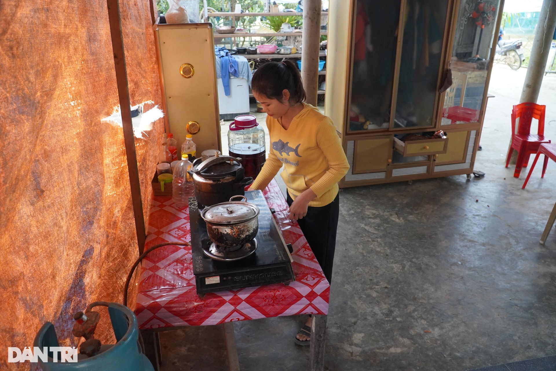 Hố tử thần sau tiếng động lớn: Dân đi thuê nhà ở tạm trước Tết - 7 Hố tử thần sau tiếng động lớn: Dân đi thuê nhà ở tạm trước Tết - 7