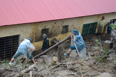 Những hình ảnh tan hoang nơi trận lũ kinh hoàng đi qua