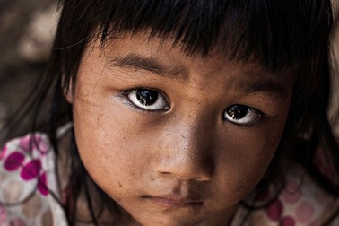 Lặng ngắm những “đôi mắt Việt Nam” trong bộ ảnh gây sốt