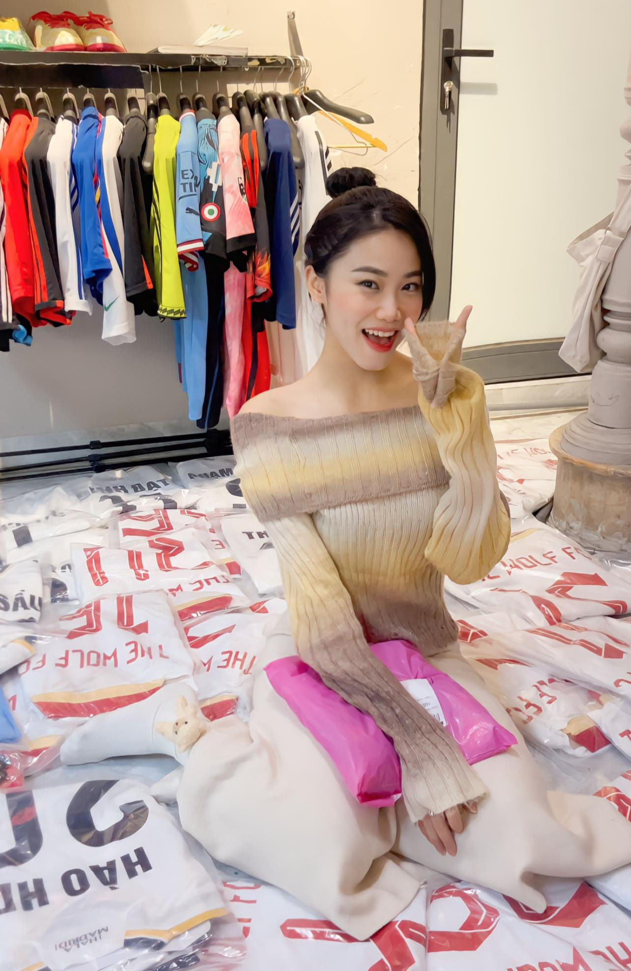 Det sexy utseendet til den hete jenta fra Phu Tho som er lidenskapelig opptatt av fotball - 7 Vẻ ngoài gợi cảm của hot girl Phú Thọ đam mê bóng đá - 7